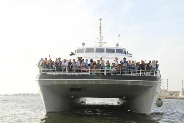 shiptour.jpg