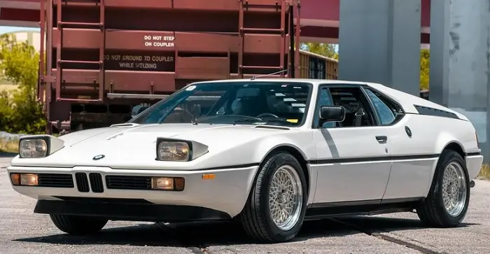 bmwm1-1.jpg