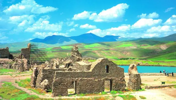 TakhtSoleyman (1).jpg