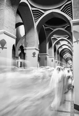 qom1