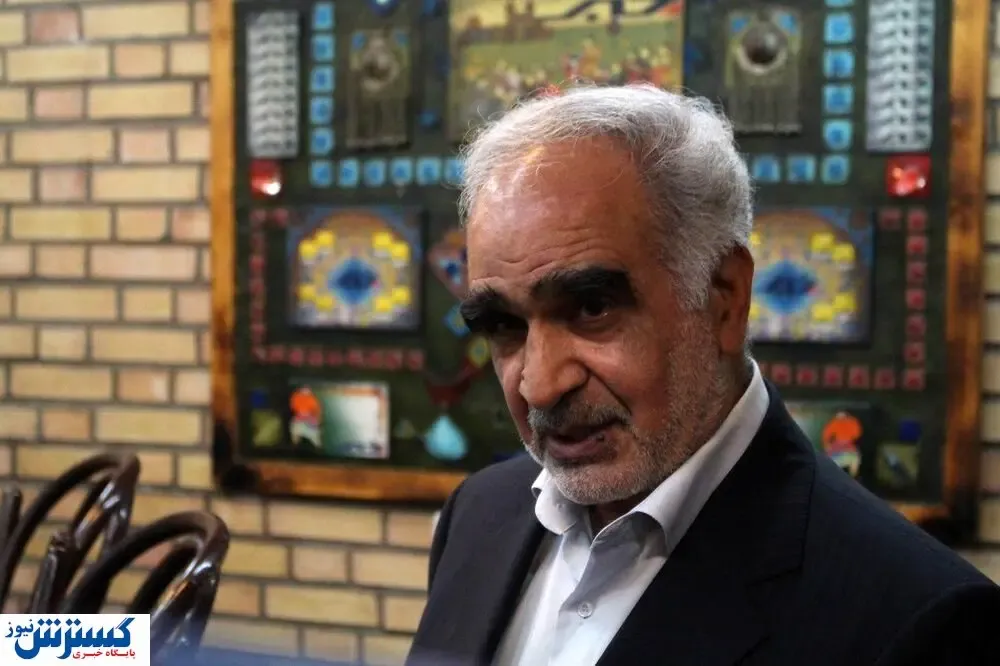 رئیس جمهوری که با موتور سیکلت رفت و آمد می کرد