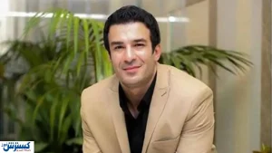 یوسف تیموری کنار استخر لاکچری