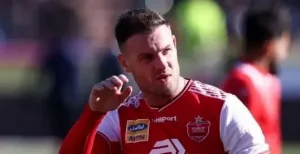 پنجره پرسپولیس در آستانه بسته شدن