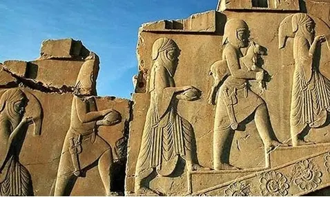 گینس-هخامنشیان