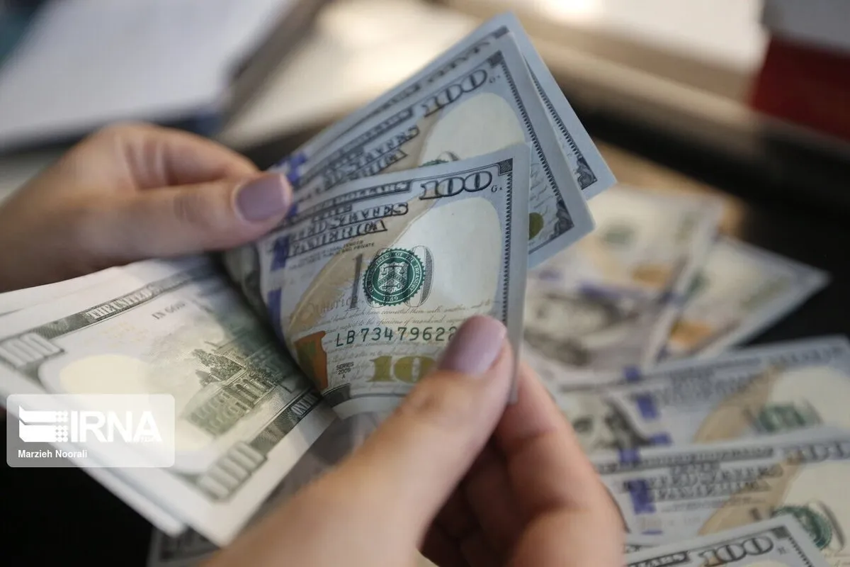 دلار در مسیر سقوط تاریخی / سرمایه‌گذاران به سمت یورو و یوان می‌روند