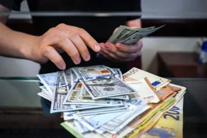 آیا خرید و فروش دلار مالیات دارد؟ / هر آنچه باید درباره مالیات ارز ۱۴۰۴ بدانید