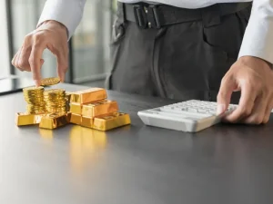 افت دوباره قیمت طلا در معاملات روز دوشنبه ۱۰ فروردین
