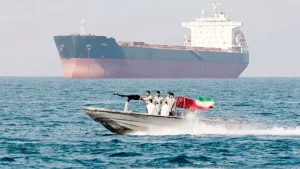 هزینه حمل انرژی بالا رفت / شاهرگ انرژی جهان زیر تیغِ ایران