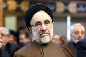 سید محمد خاتمی نیز با سومین رهبر انقلاب بیعت کرد