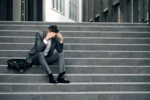 صف طولانی بیکاران برای دریافت بیمه بیکاری / اولین مقرری هنوز واریز نشده است